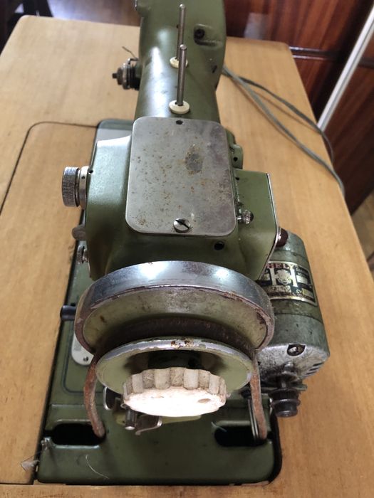 Maquina de costura antiga
