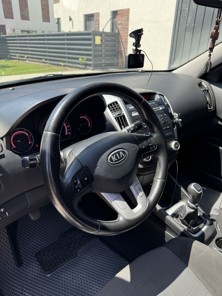 Продам Kia Ceed 1.6 CRDI