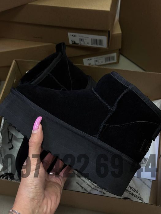 UGG на Платформі жіночі чорні/беж UGG Classic Ultra Mіni Platform