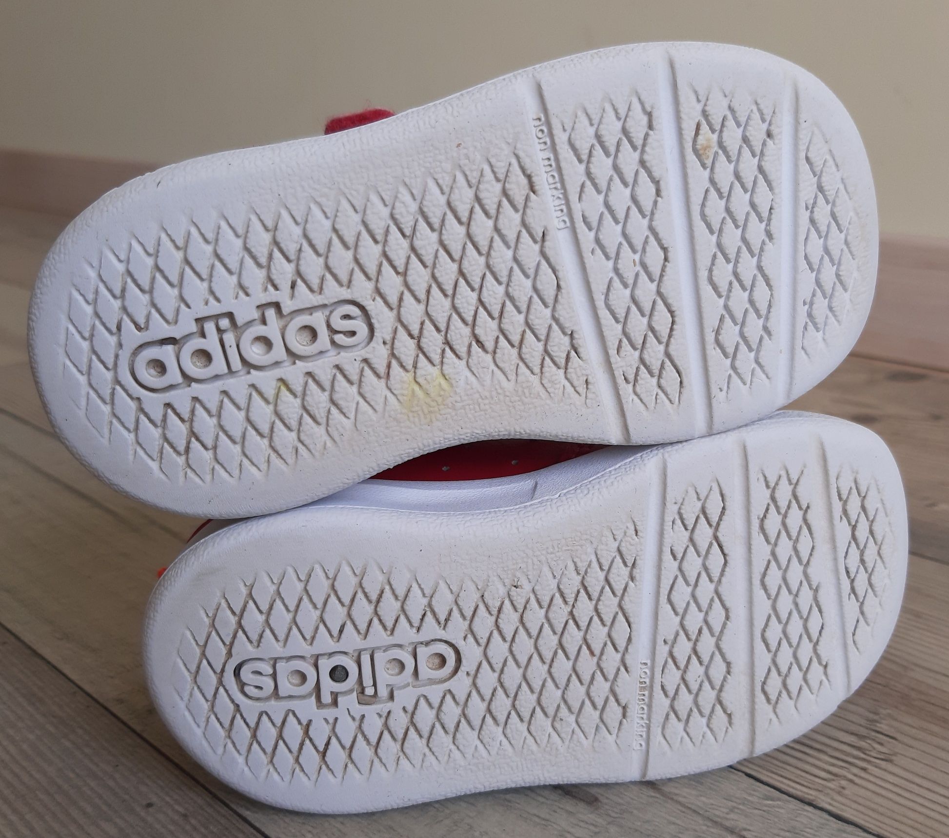 Кросівки шкіряні  Adidas (р.20)