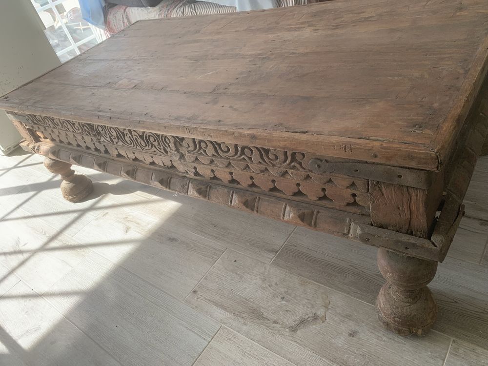 Mesa de sala em madeira
