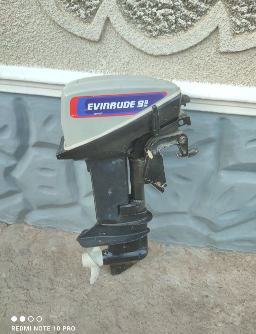 Продам лодочний мотор Evinrude 9.9/15