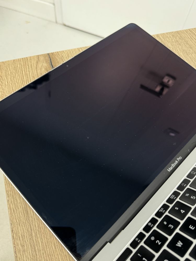 Macbook Pro 13 8/256GB 2016