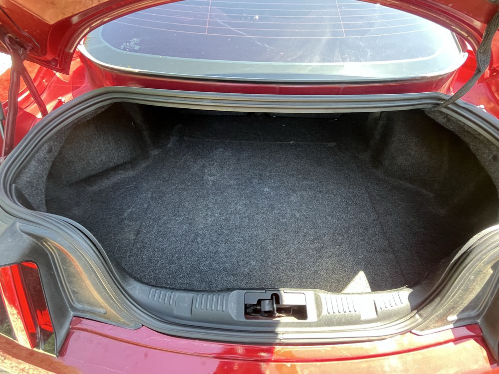Mustang 6 silnik 3,7 V6 Ruby red
