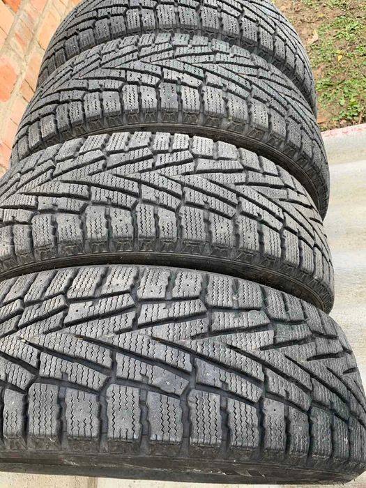 Зимові шини Roadstone