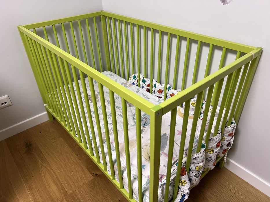 Łóżeczko dziecięce 120 x 60 z materacem 10cm w bardzo dobry stanie