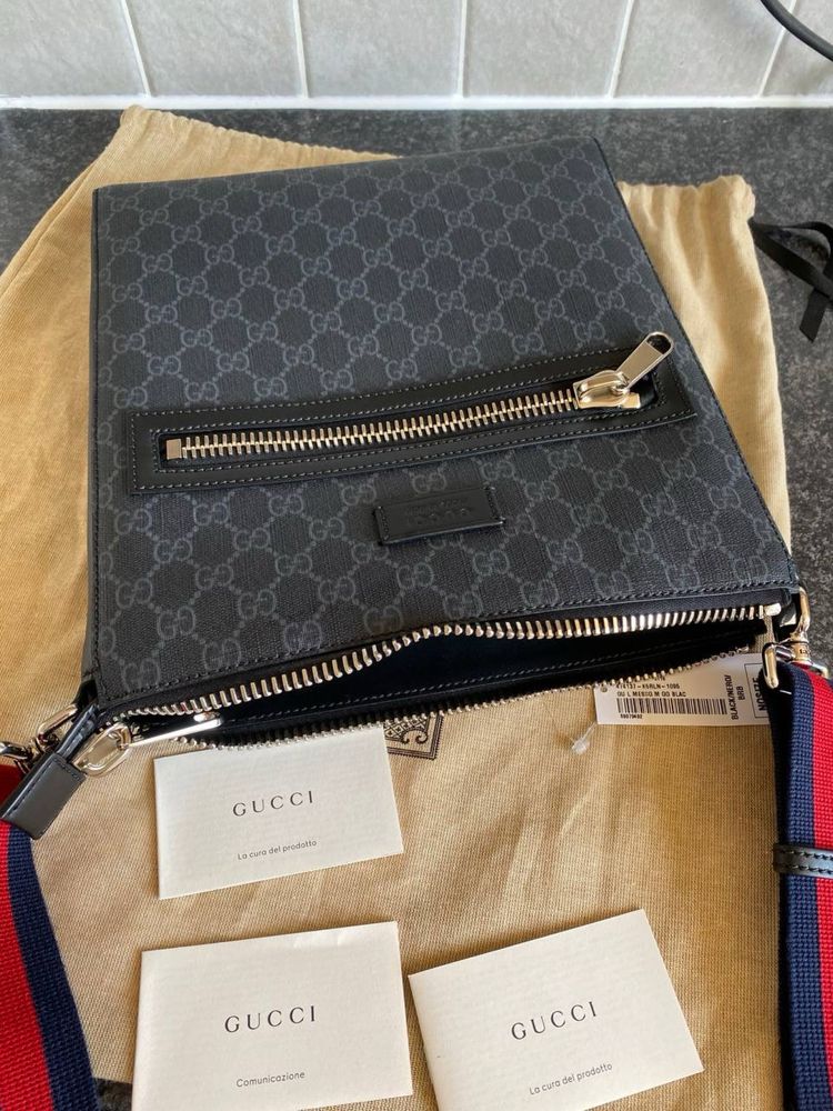 Сумка GUCCI Supreme canvas cross-body bag