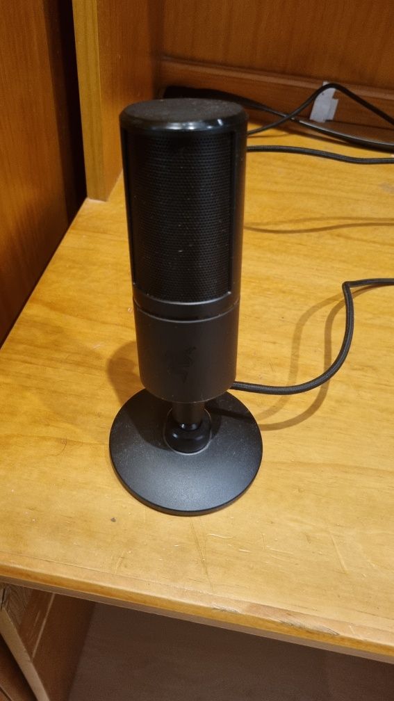 Razer Seiren X Microfone Gaming