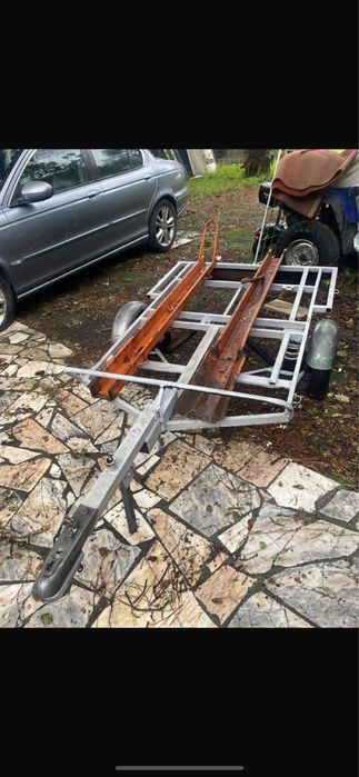 Atrelado a precisar de cuidados