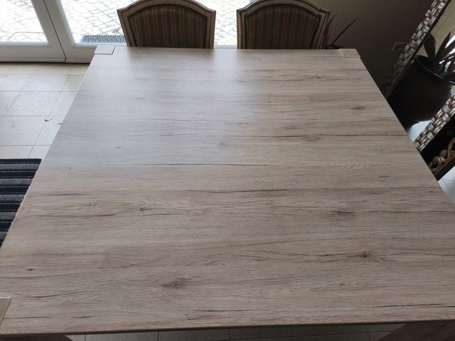 Mesa quadrada para 8 pessoas