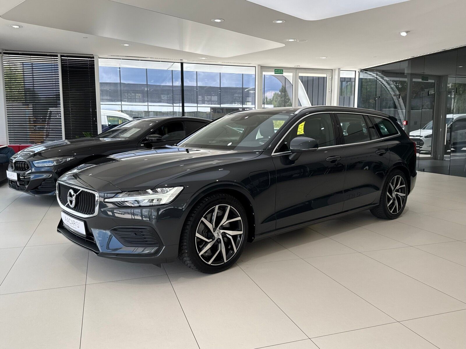 Volvo V60 T8 Momentum Twin Engine, 1 właściciel, FV 23% gwarancja, dostawa