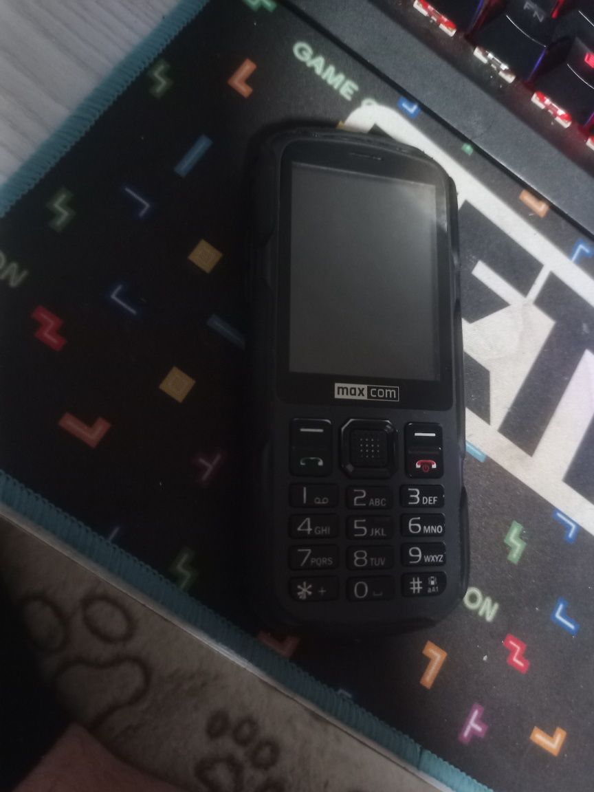 Pancerny telefon maxcom