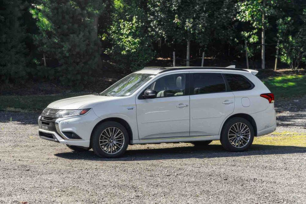 Mitsubishi Outlander Hybrid Plug-in LE S-AWC      2021