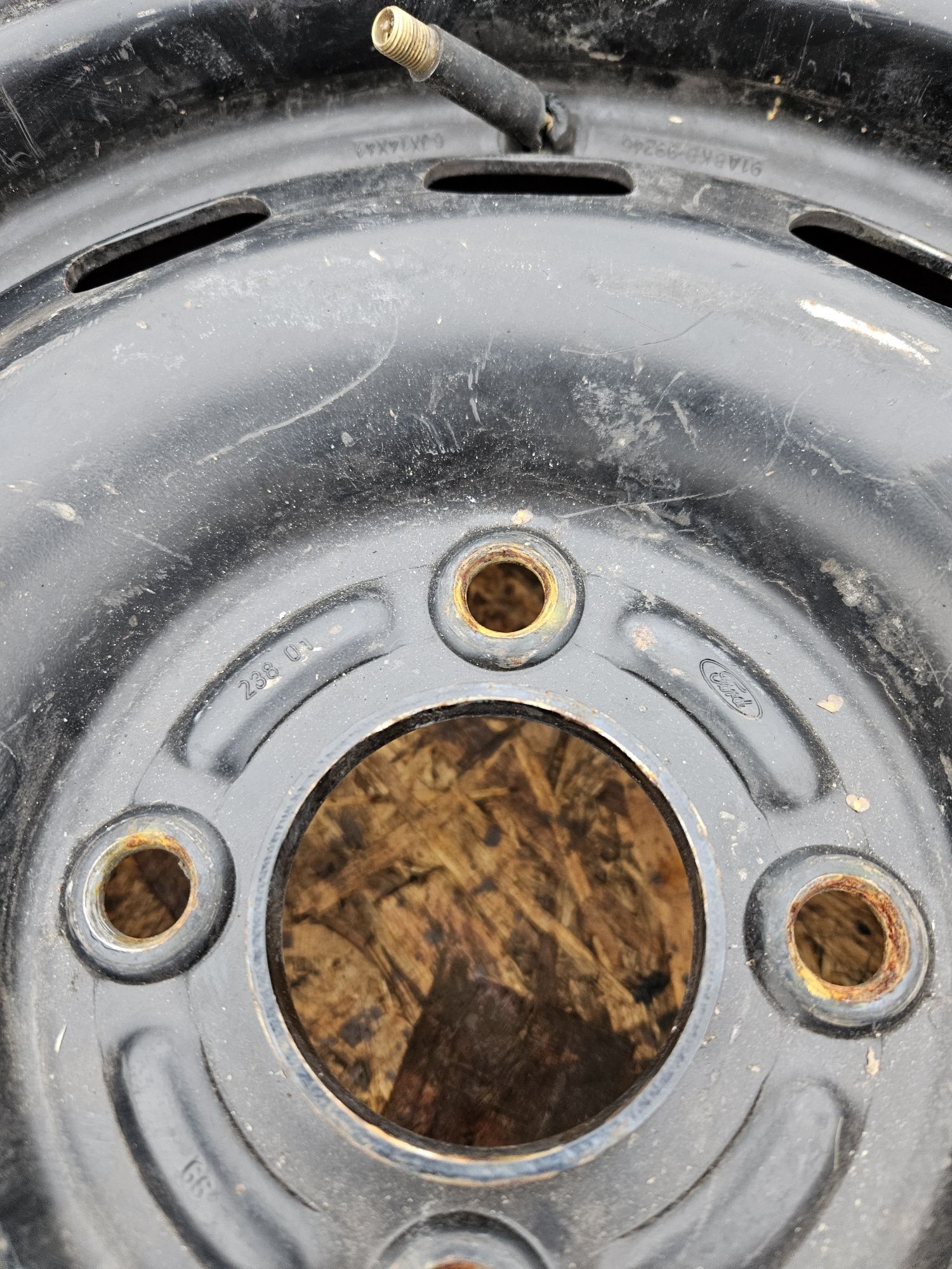 Felgi stalowe 13 z oponami zimowymi 175/70 R13