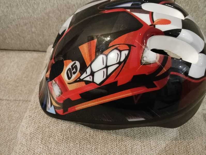 nowy kask rowerowy dla dziecka 6-8 lat, w samochodziki