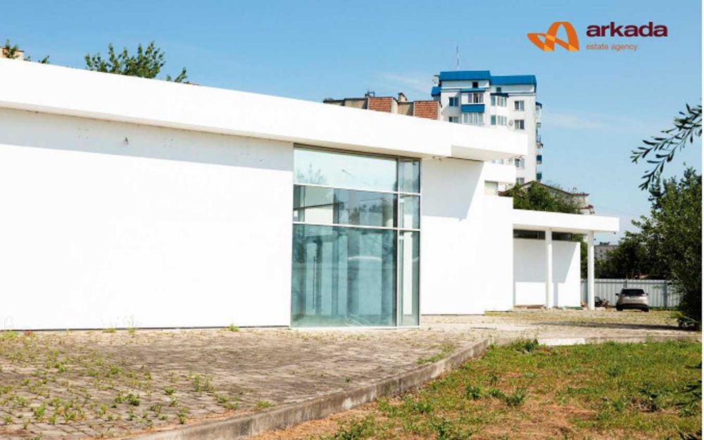 Просторе комерційне приміщення по вул. Євгена Коновальця