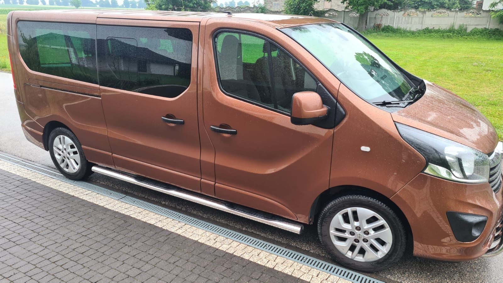 Wynajem busa 8 os. Wolne Terminy. Bus z kierowcą.Opel Vivaro Long