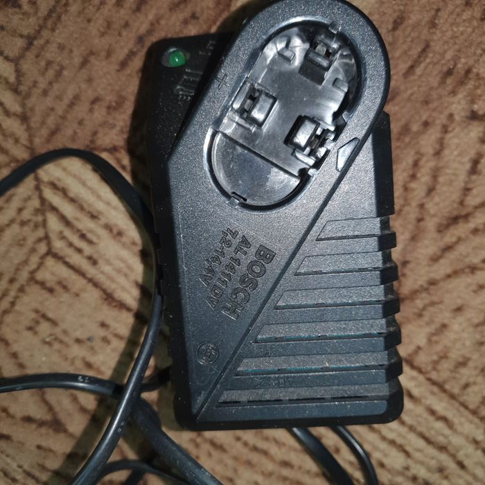 Зарядний пристрій для шуруповерта