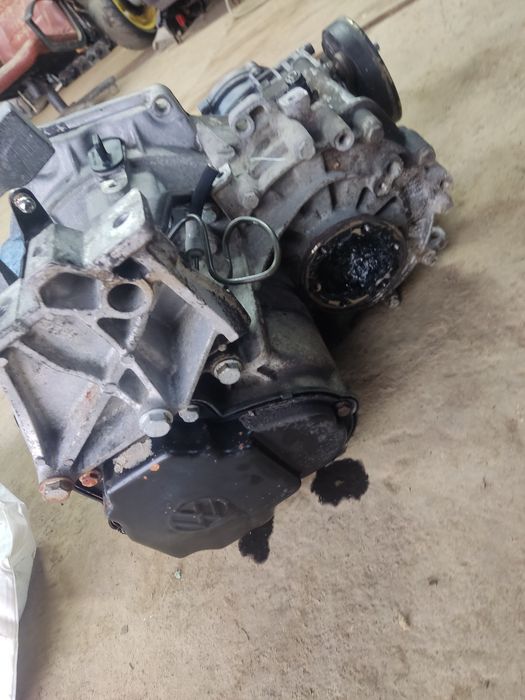Редуктор коробки і коробка  02c409107h vw golf 4 1.9 tdi  EAG