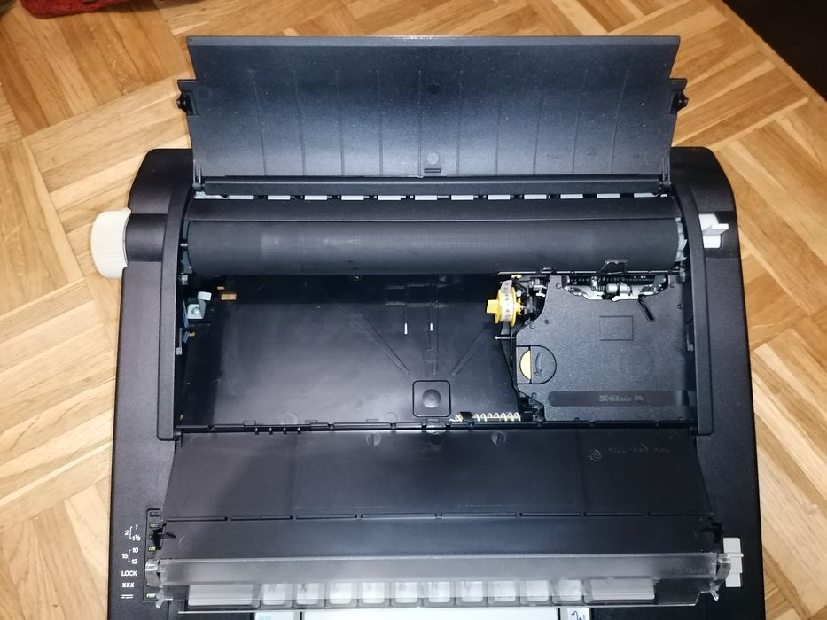 Máquina de escrever Elétrica Thriumph-Adler