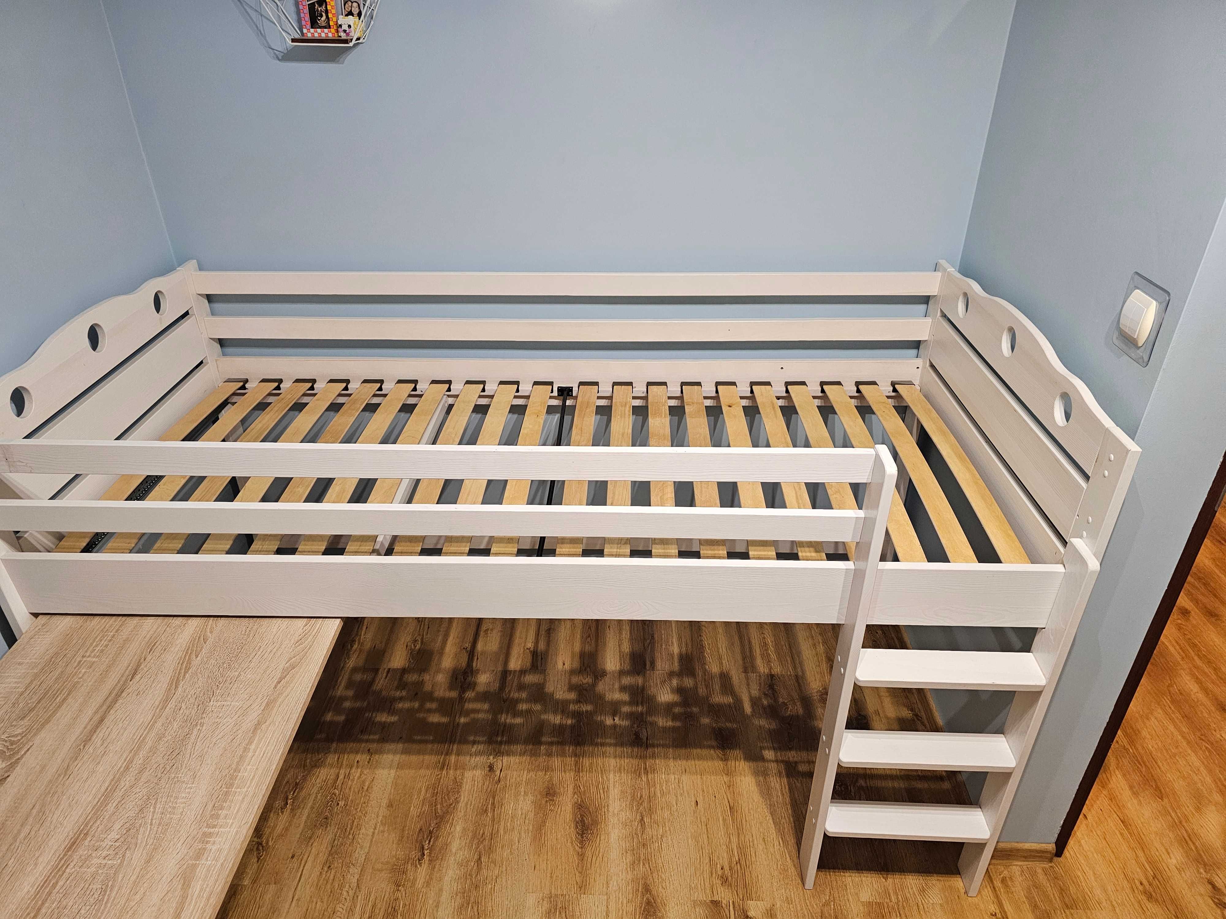 Łóżko piętrowe z biurkiem drewniane