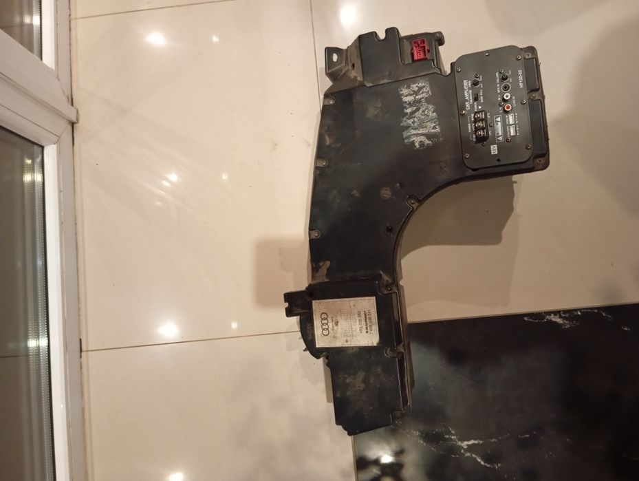 Сабвуфер Audi A6 C5