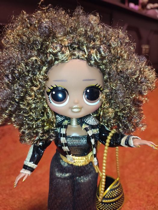 Кукла L.O.L. Surprise! O.M.G. Royal Bee (Роял Би, Королева Пчелка)