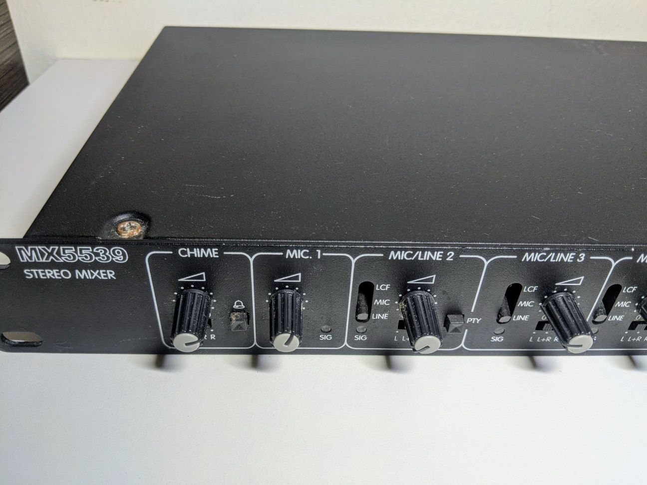 PASO MX5539 Mikser audio z 9 wejściami i 2 wyjściami klasyk retro 

ST