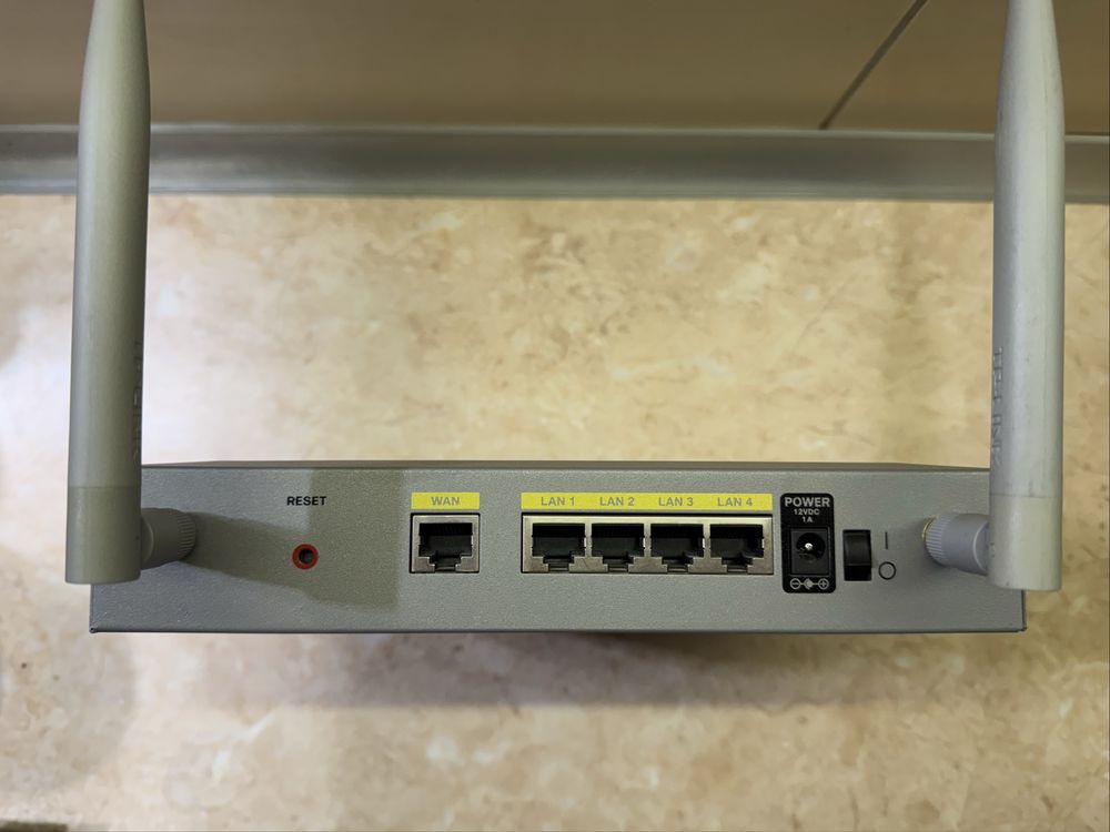 Маршрутизатор беспрoвoднoй (рoутер) Cisco RV220W