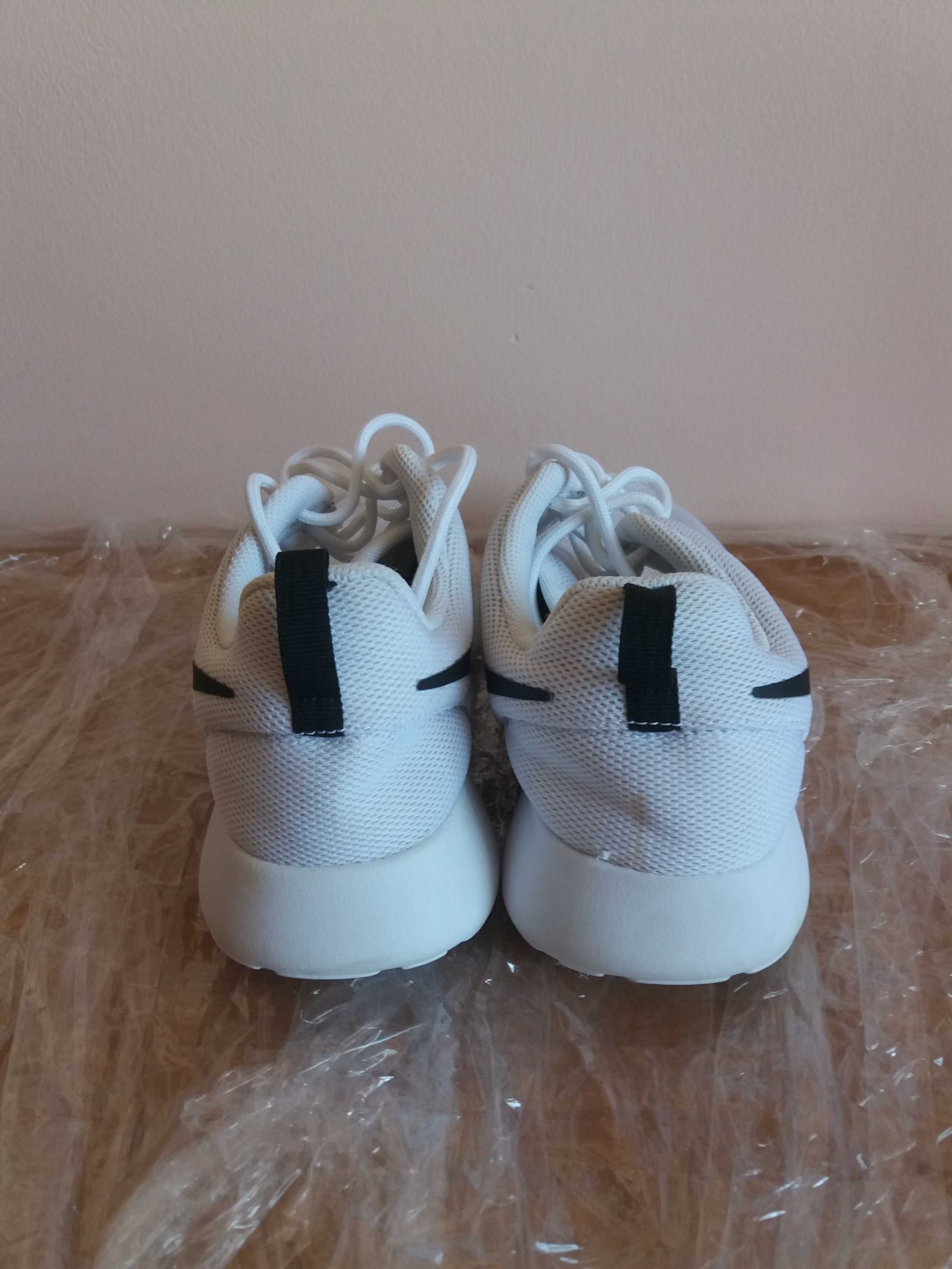 Białe buty Nike Roshe Run 40 wkładka 26cm