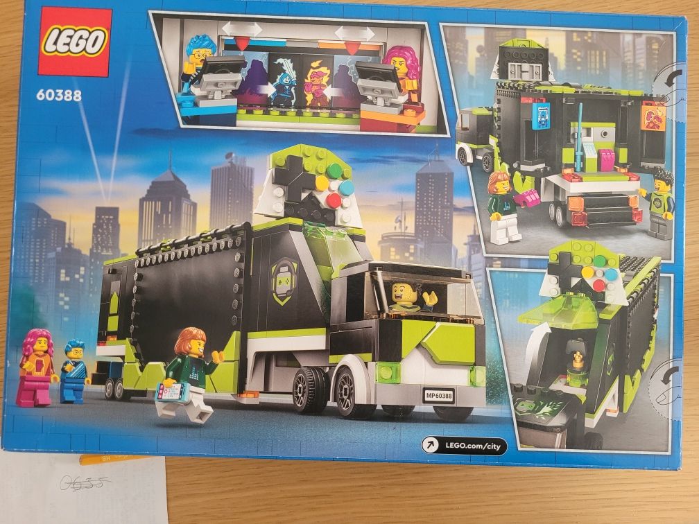 LEGO City 60388 Ciężarówka na turniej gier