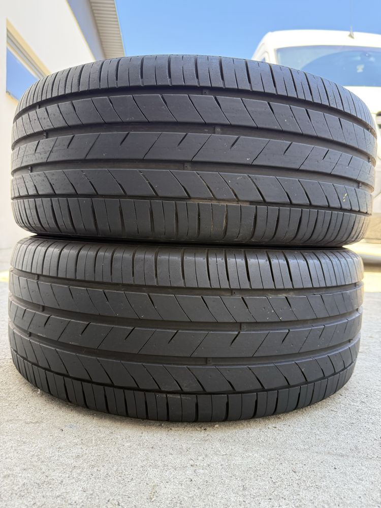 235/45/18 Kumho Ecsta HS52