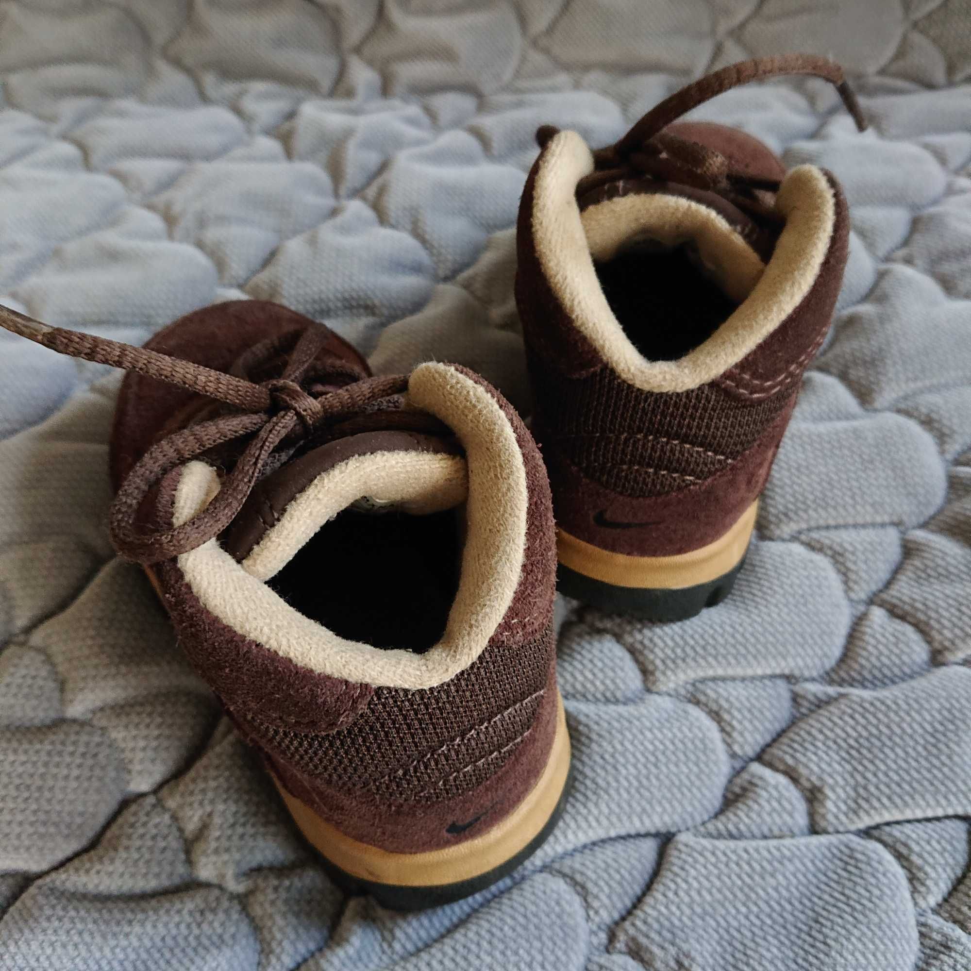 Zimowe buty dziecięce Nike rozmiar  22