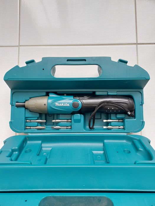 Акумуляторна викрутка Makita 6723DW