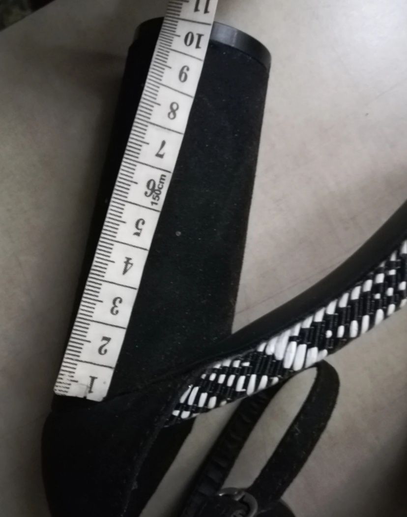 Sandałki na stabilnym słupku /42 / 27 cm.