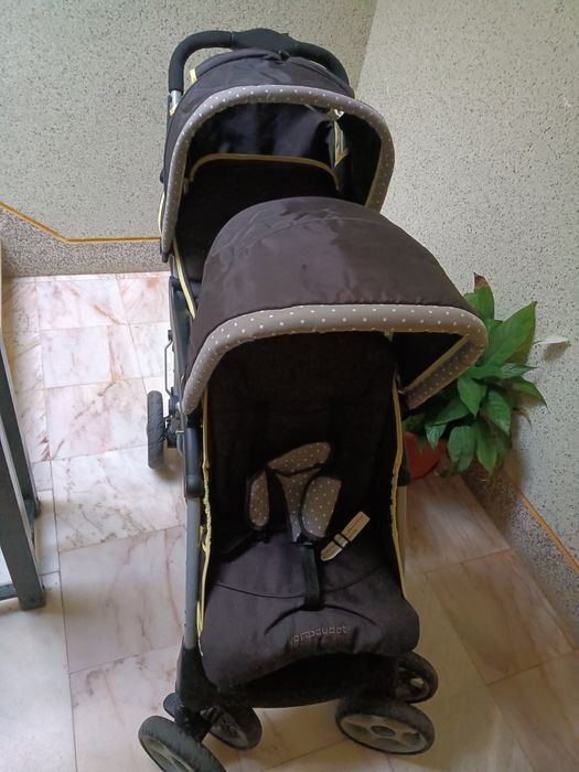 Carinho de bebê para gêmeos