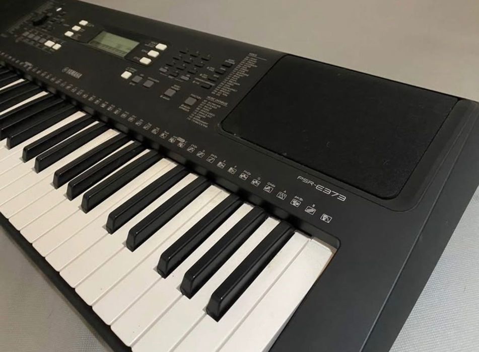 Teclado Yamaha PSR-E373