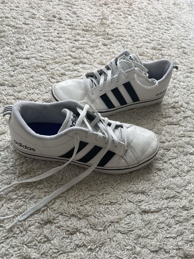 Adidas sneakresy, rozmiar 40, biale, klasyczne