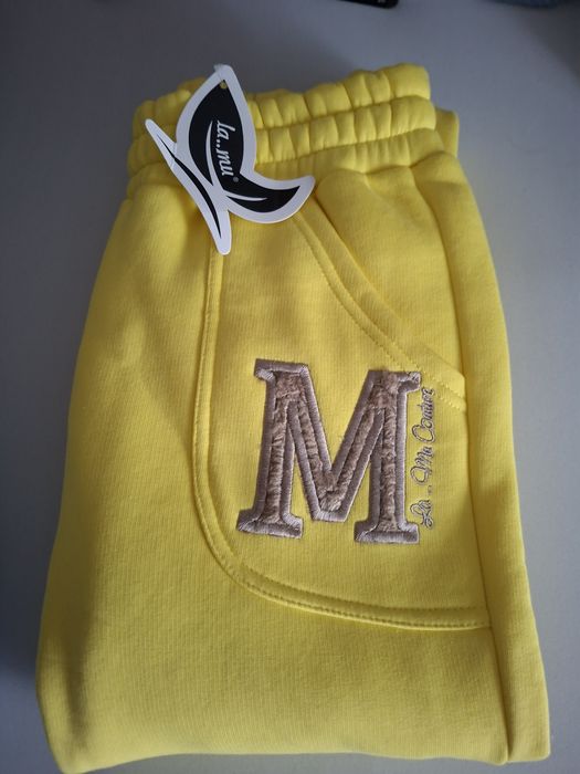 Nowe grube spodnie dresowe z literką M firmy La..mu ocieplane r. S /M