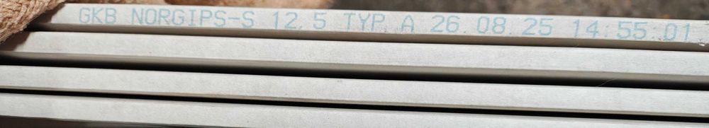 4 płyty karton gips z Castoramy 120 cm x 209 xm