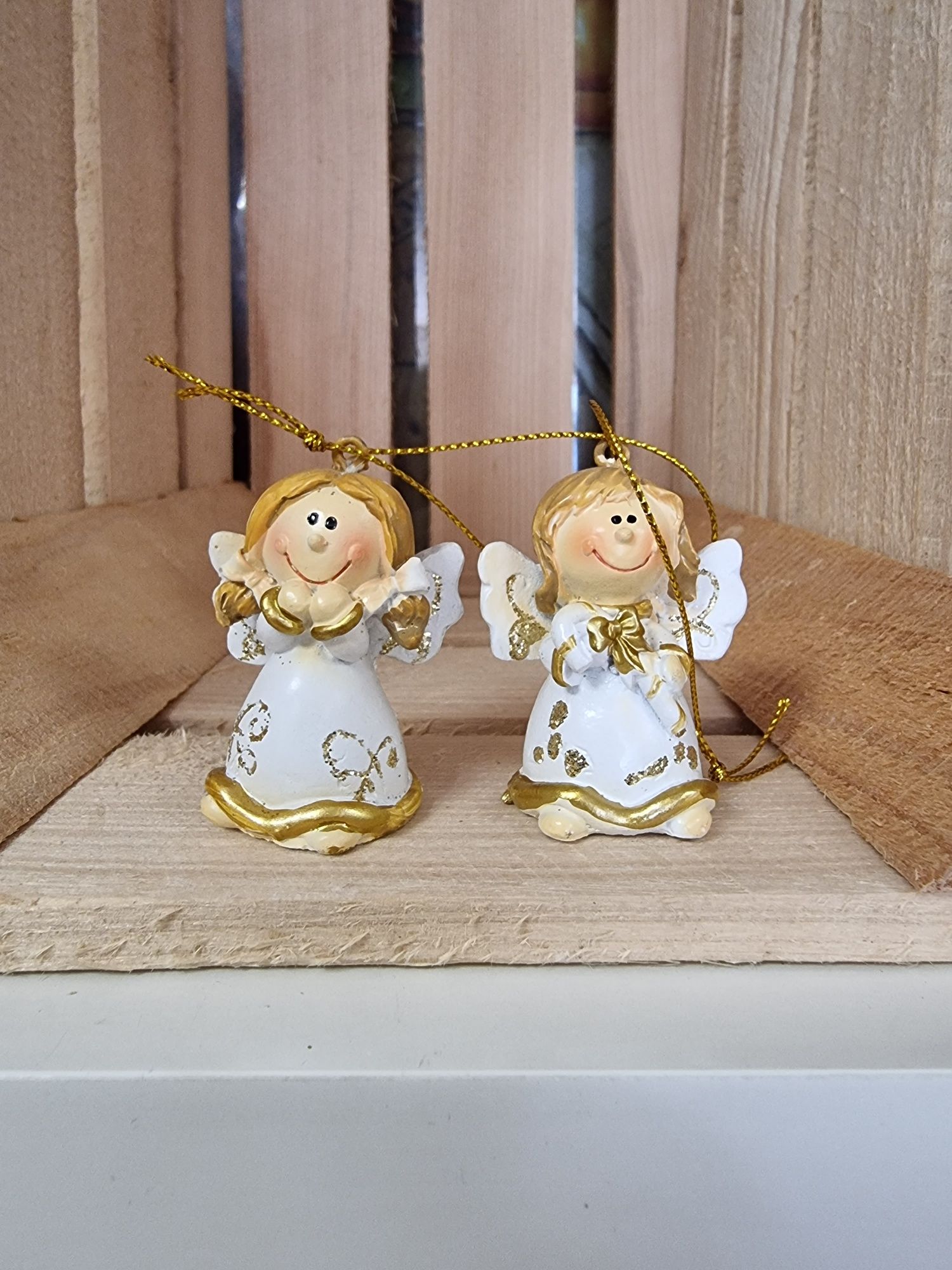 Figurki aniołki anioły figury piękne anioły na prezent kolorowe