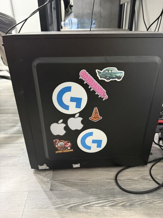 системний блок, копмʼютер для ігор та роботи з усіма коробками