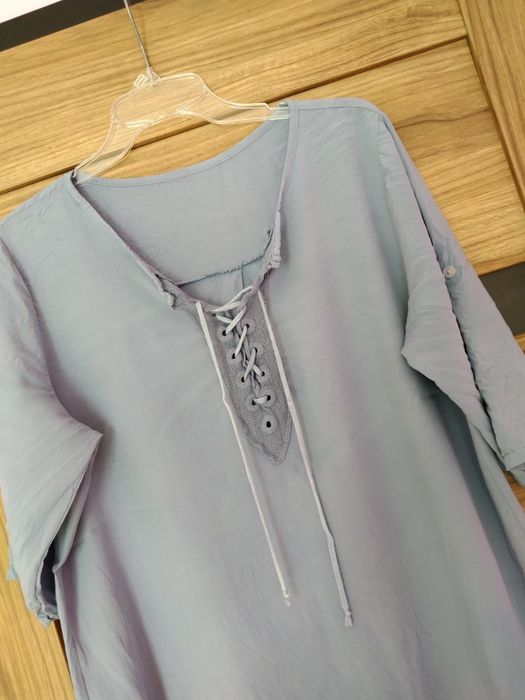 Niebieska bluzka wiązana