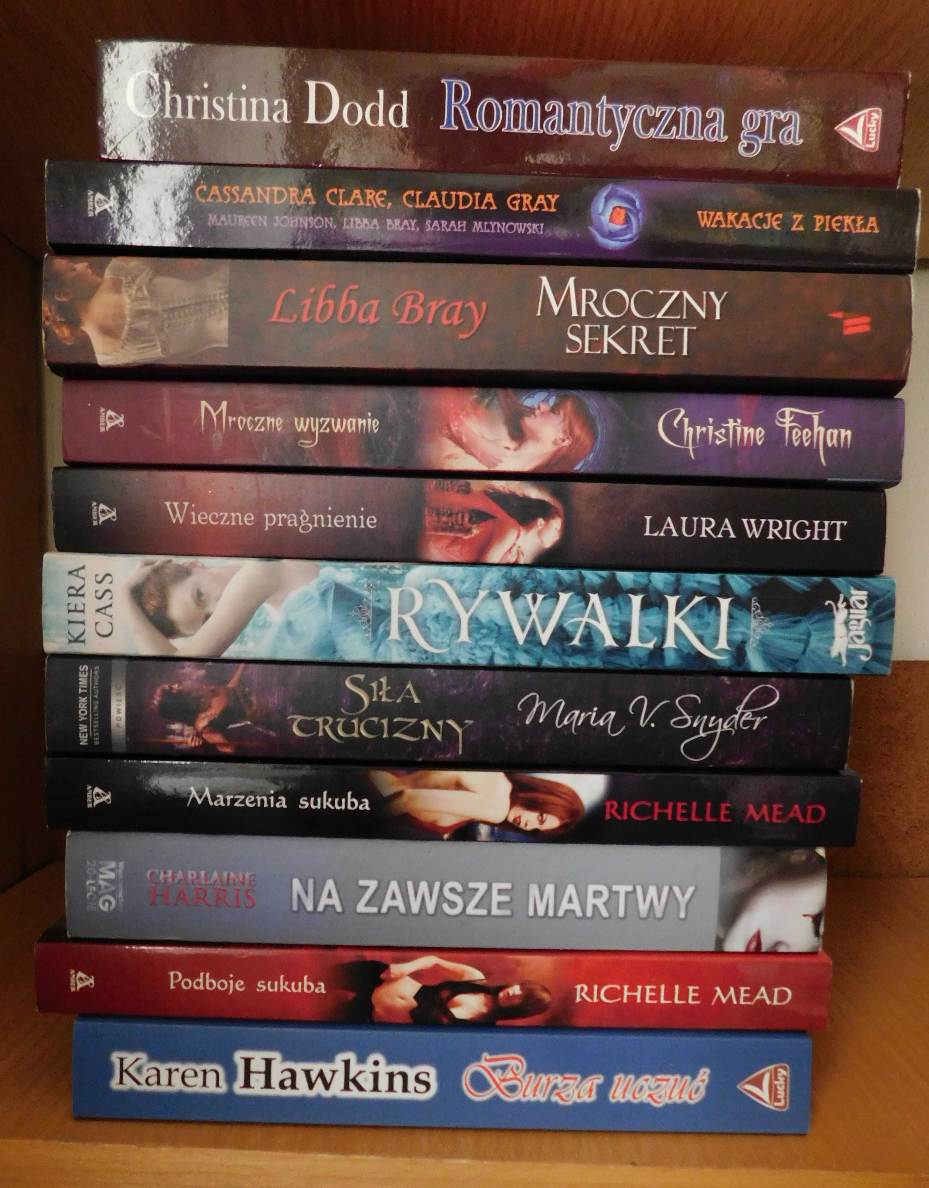 Paczka / zestaw / komplet książek (wampiry, romanse, fantasy)