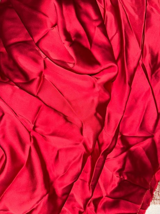 Продам нову тканину 5м атлас червоний (колір алий)