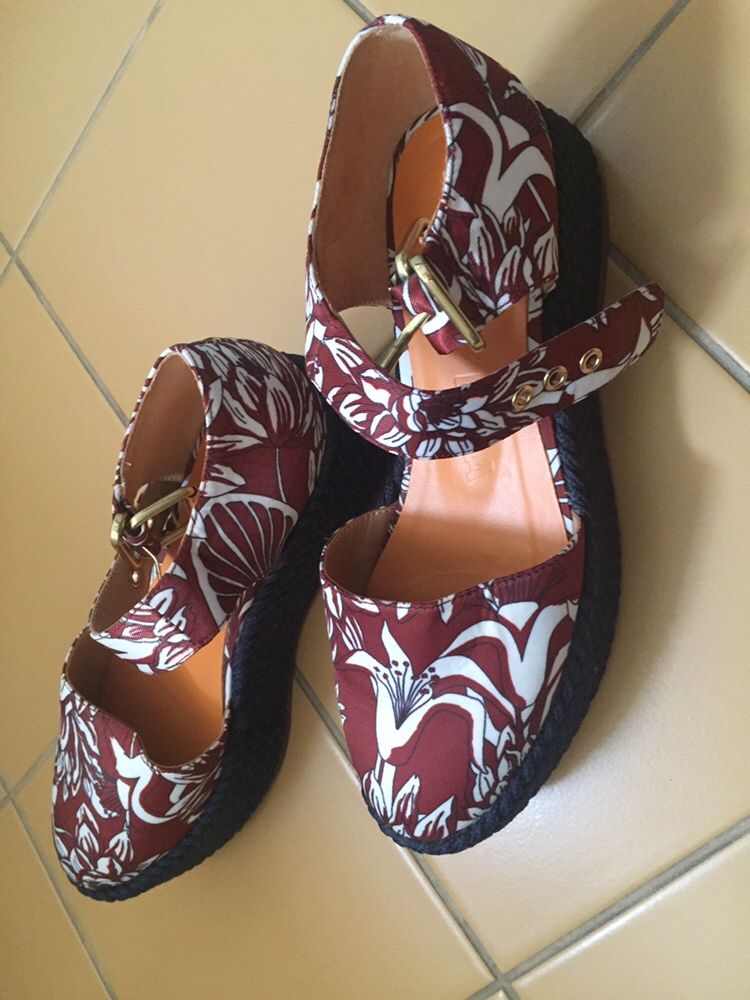 Sandálias / sapatos bimba y lola