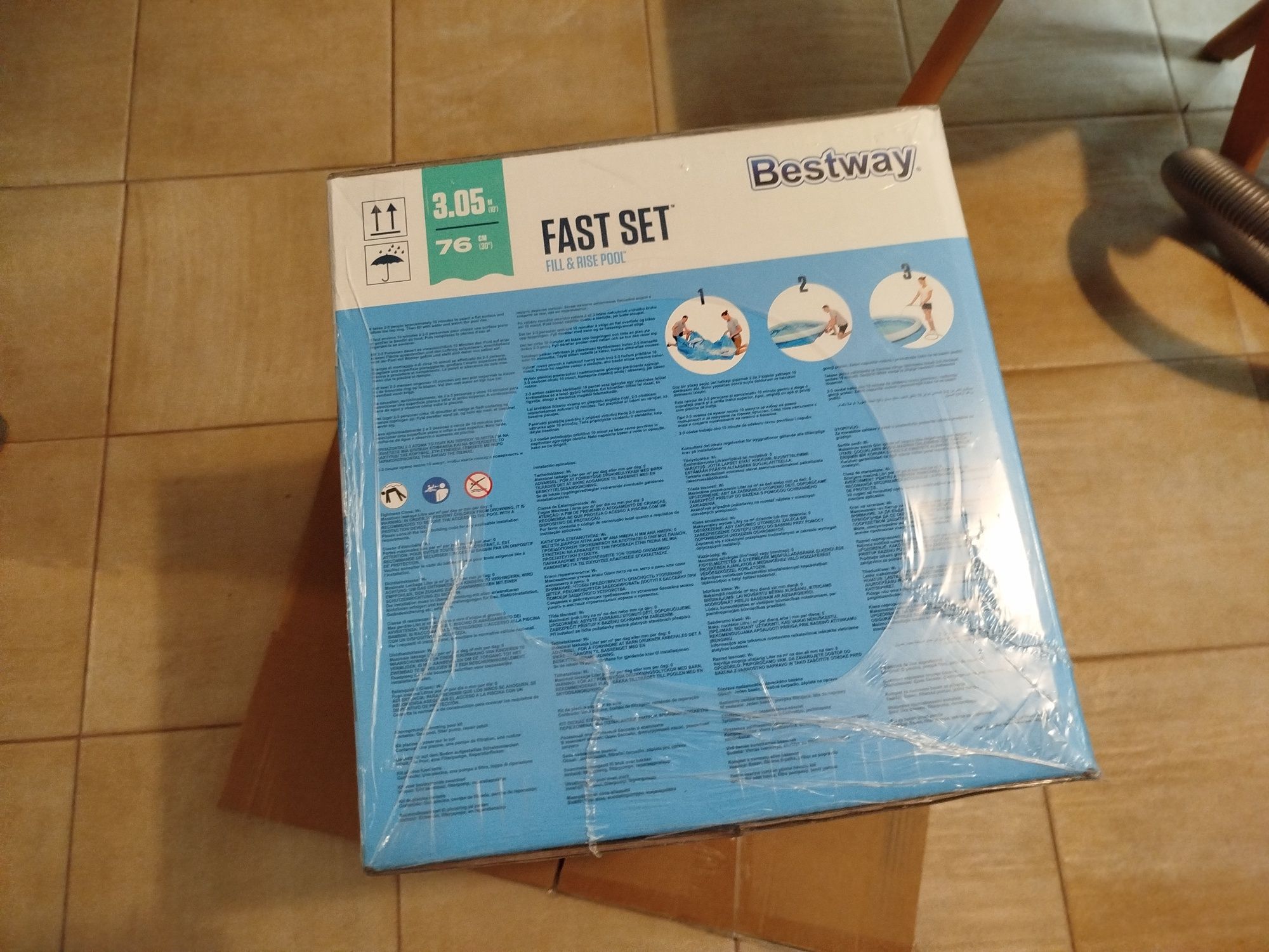 Basen ogrodowy firmy  Bestway z pompą i filtrem nowy okrągły 3 metry