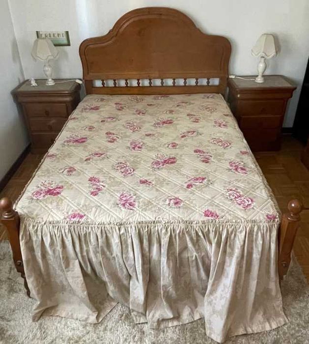 Mobília de quarto de casal - tampos mármore