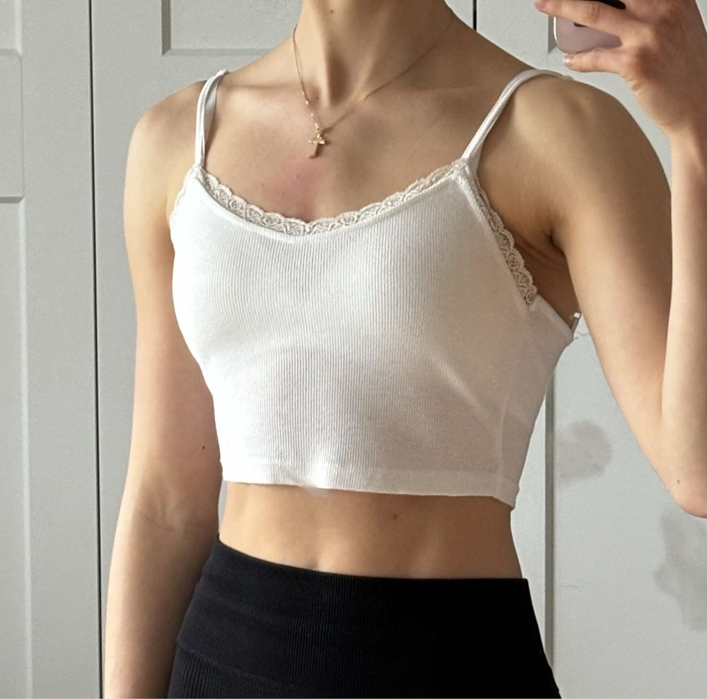 Crop top cottage core coquette biały na ramiączkach z koronką