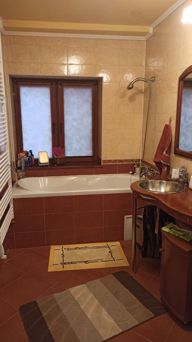 Продаж 6-ти кімнатної квартири у місті Ужгород.